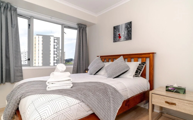 Warm & Cosy Two-Bedroom Apartment in CBD – Guest Rooms – Auckland