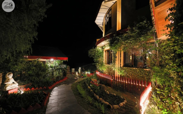 Udechee Huts Hotel