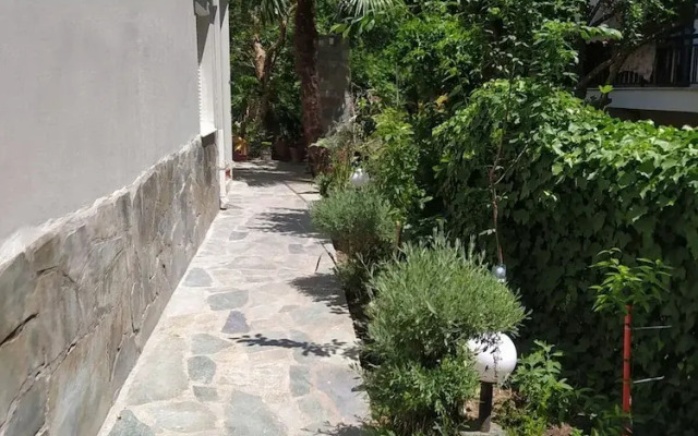 Marousi Comfy Apartment With Balcony