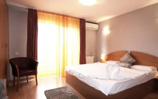 Domino 2BD Apartment Unirii Square
