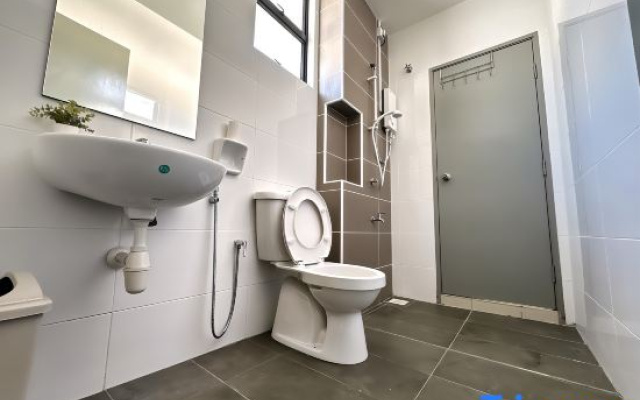 Dato Onn Landed Home 4BR 7pax w Pool table – Bathroom – Johor Bahru
