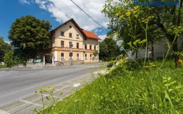 Apartment Center