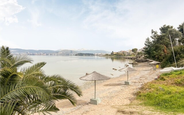 Beautiful Apartment in Chalkida With Wifi and 2 Bedrooms