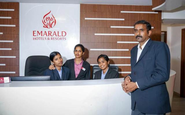 Capital O 27703 Welcare Emarald