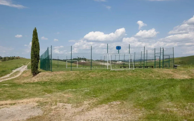 Tuscan Farmhouse in Peccioli with Swimming Pool near Lakes