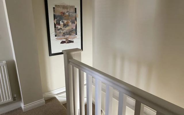 Modern 2-bed House and Parking Tibshelf Derbyshire