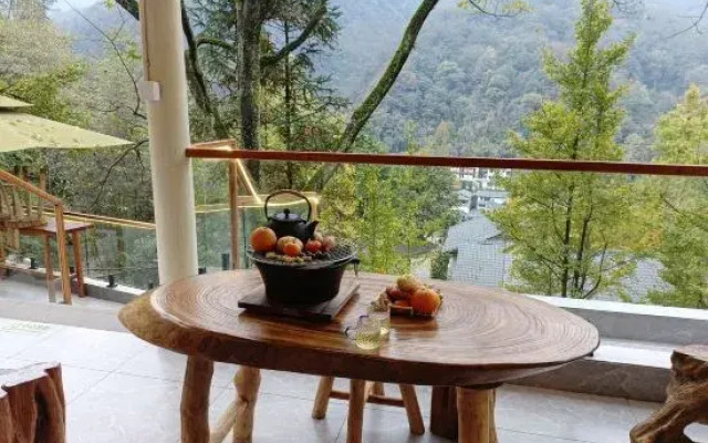 Qingchengshan Shanlishan Mijing Forest Hot Spring Guesthouse