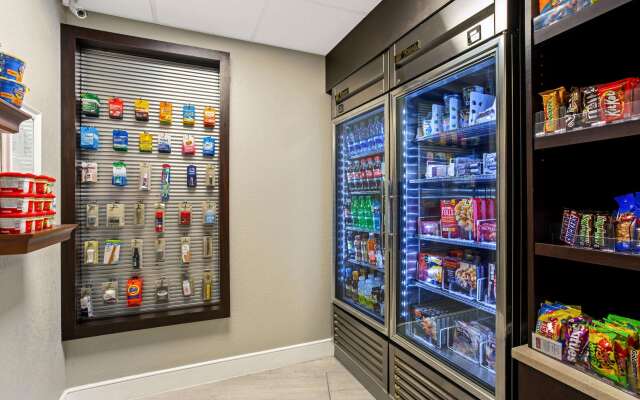 La Quinta Inn & Suites by Wyndham Boston-Andover