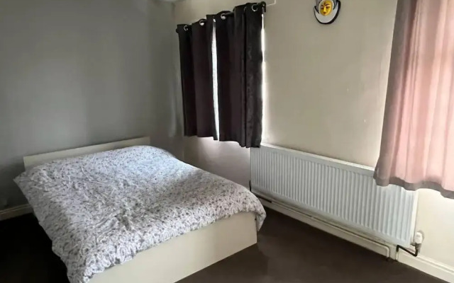 Cosy 2-bed House in Hucknall, Nottingham