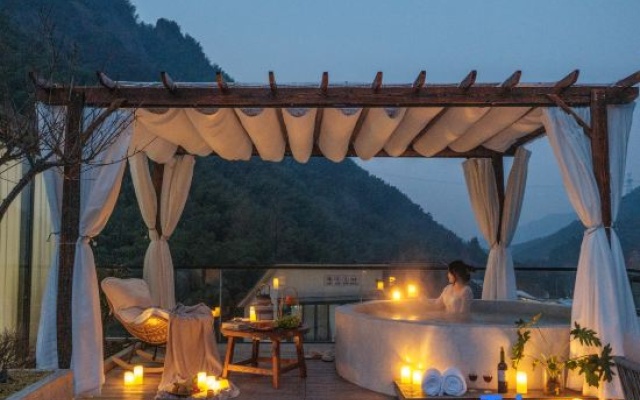 Anji Fuyun Mountain Foot · Mountain Wilderness Hot Spring Resort B&B – Outside – Huzhou