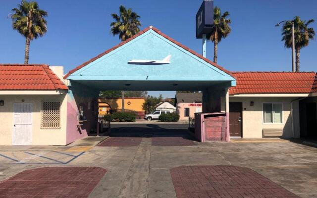 The Fly Inn Motel