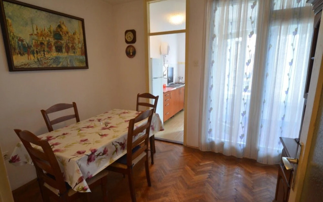 Tina - Two Bedroom Apartment