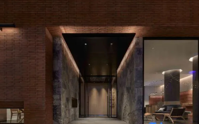 Weilu Hotel (Zhengzhou Jinshui Road Yanzhuang Metro Station Branch)