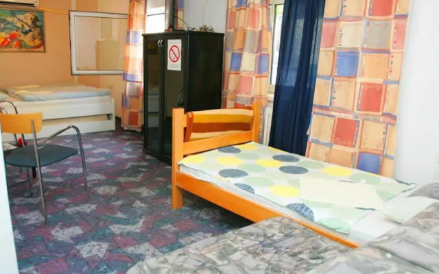 Hostel 021