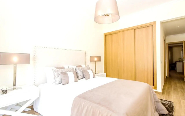 #010 Jardins Marina Holidays Flat with Shared Pool