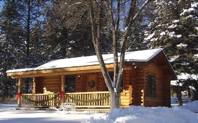 Somer's Bay Log Cabin lodging