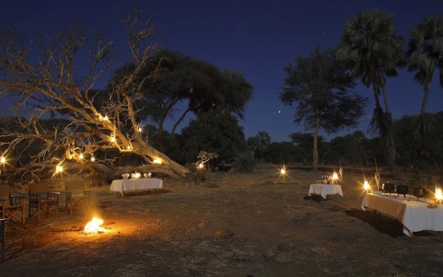 Sausage Tree Camp Hotel	