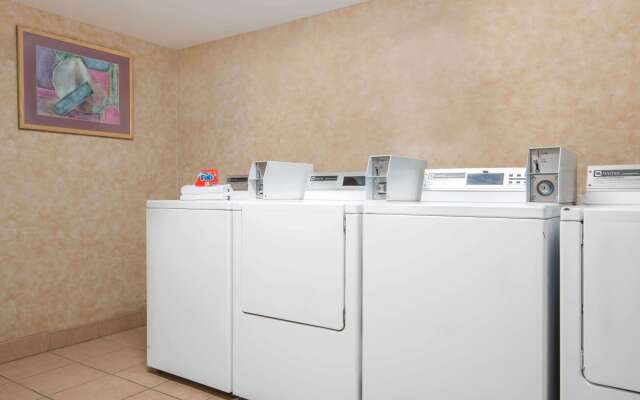 Travelodge by Wyndham Pueblo
