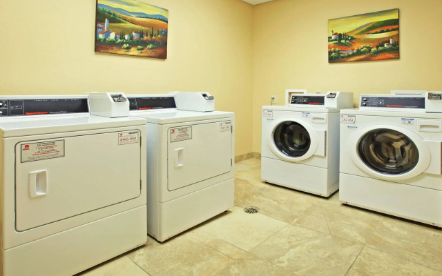 Holiday Inn Express & Suites Marshall by IHG