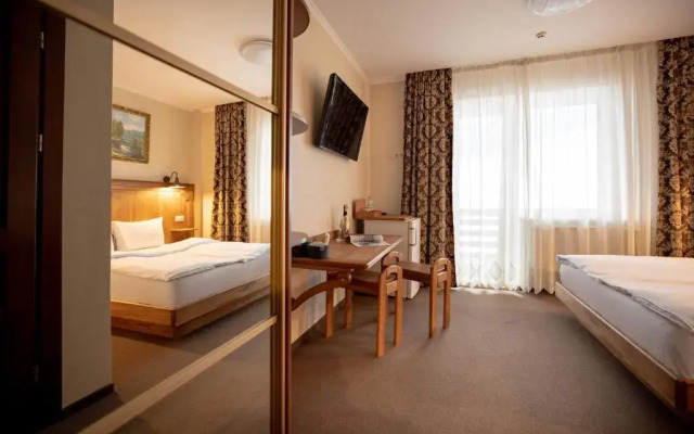 Private Rooms in Hotel Lift 1R