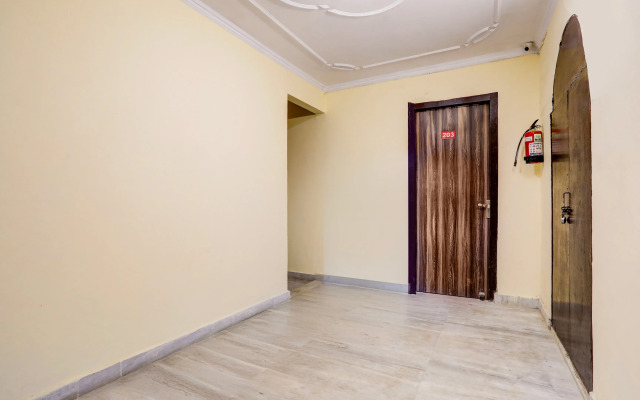 Hotel O Uttam Nagar Near Akash Hospital