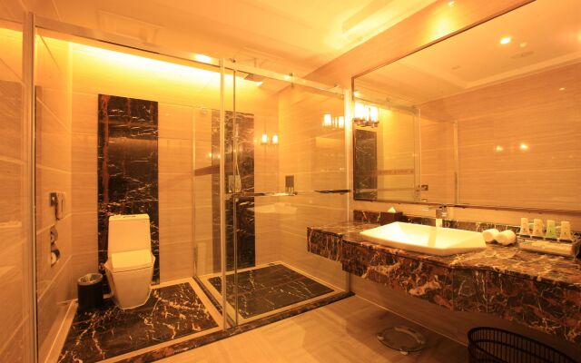 Avant-Garde Hotel