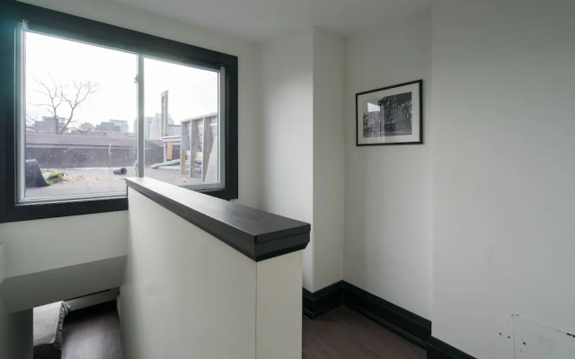 Applewood Suites - Queen West Studio