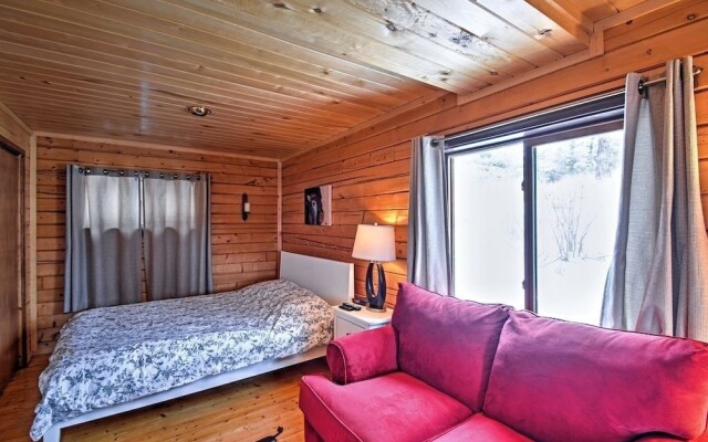 Secluded W/ Game Room & Huge Wraparound Deck 3 Bedroom Cabin