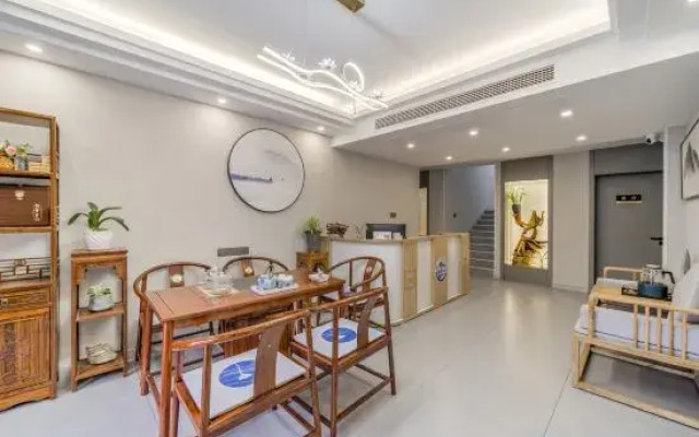 Jiuhuashan Huxiangge Homestay (Meat Body Palace Branch)