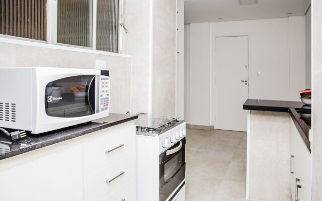 Amplo apartamento no centro, 2 quadras do metrô