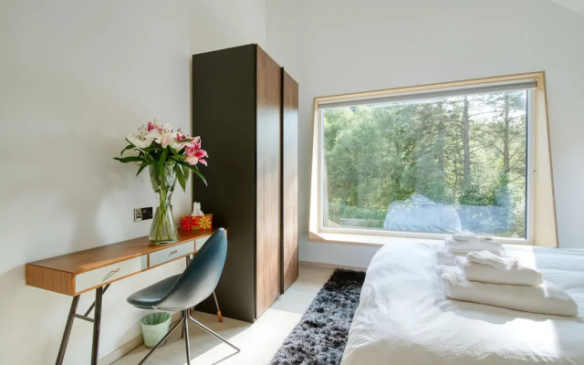 An Caisteal Lodge With Cascading Waterfall View
