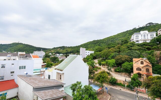 OYO 365 Rose Hotel