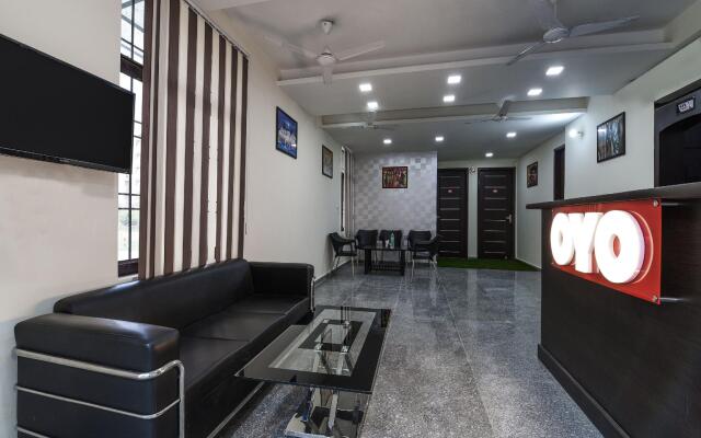 OYO 14722 Diamond Stay