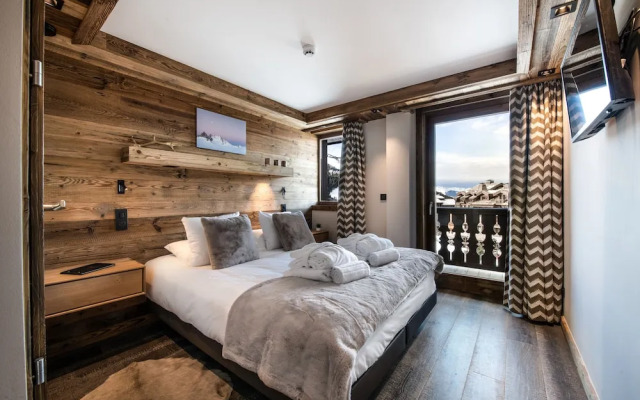 Manali Lodge  by Alpine Resorts