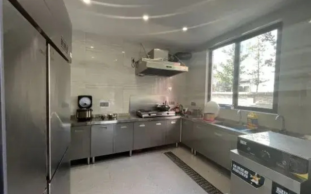 Hometown Lanyue Homestay (Shenzhen Jiaochangwei Seaside Plaza)
