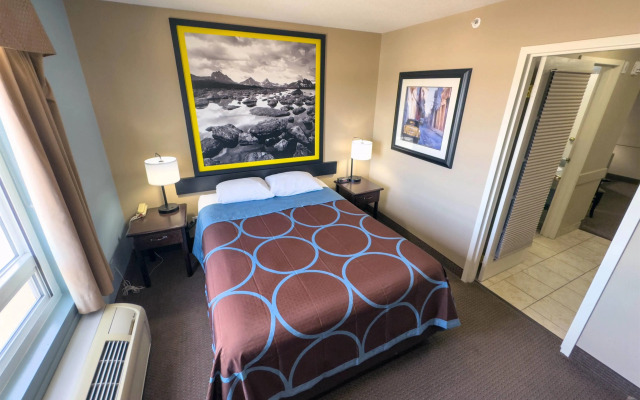 Super 8 by Wyndham Edmonton South