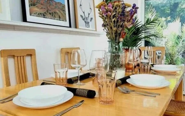 Stylish 3 Bedroom Townhouse in Brockley With Large Garden