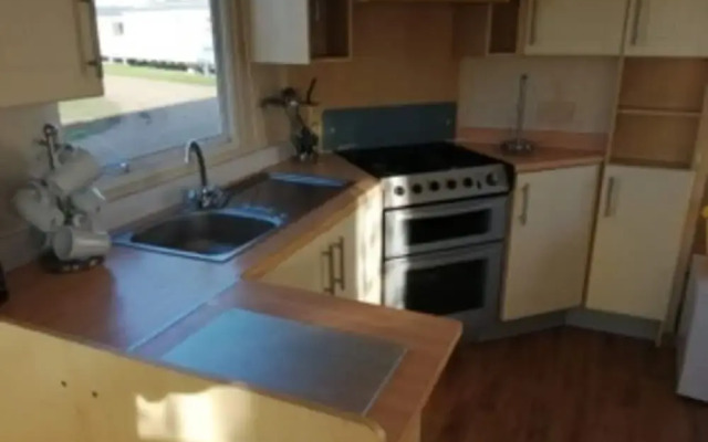 Pets Stay Free 3 Bedroom Caravan at Heacham Beach