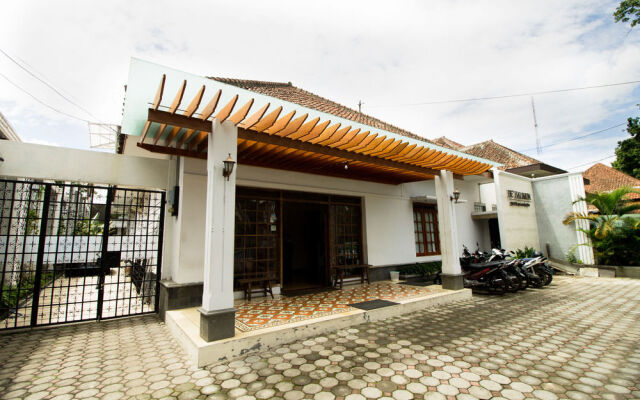 RedDoorz @ Burangrang