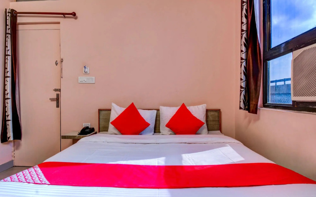 OYO 17250 Hotel Ganesham