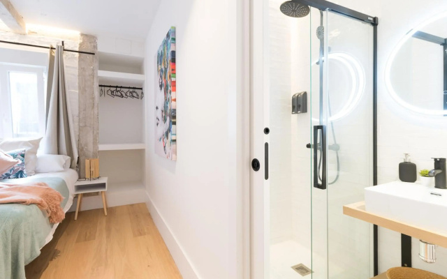 Amplio y moderno apartamento con tarima refrescante by Staynnapartments