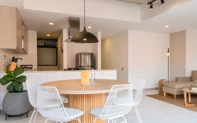 Perfect 3 BR w Balcony in Laureles Medell n