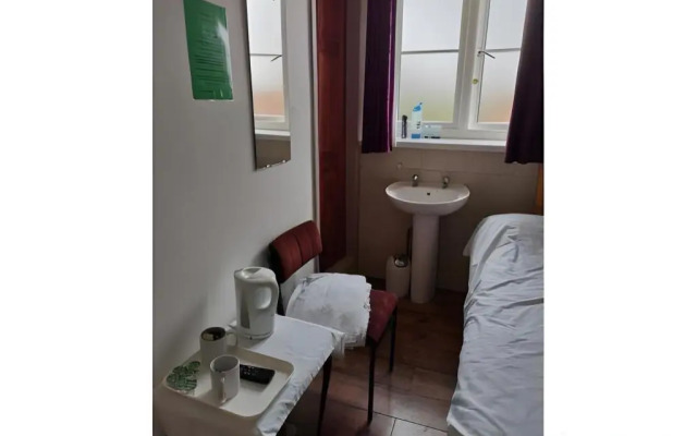 Swan Inn, Heathrow Airport