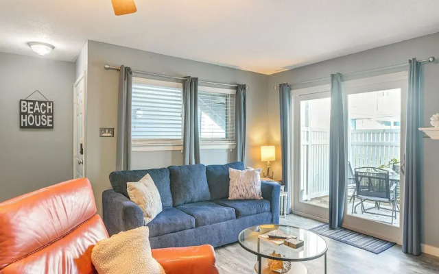 1/4 Mi to Seawall: Relaxing Galveston Condo!