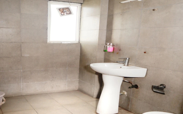 Hotel Noida Grand 121