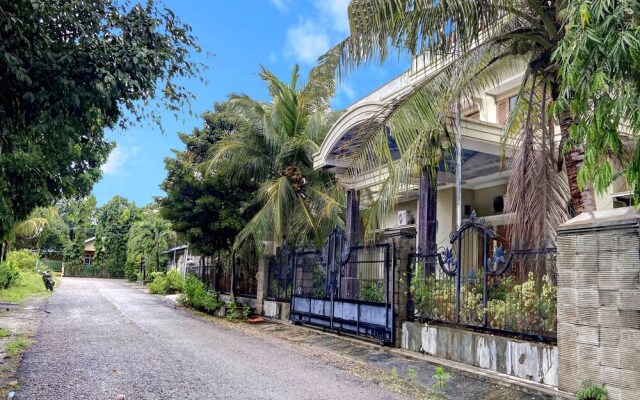 OYO 92065 Kos Flobamor