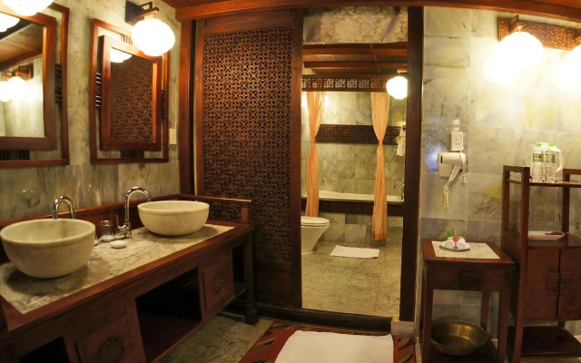 Vinh Hung Heritage Hotel