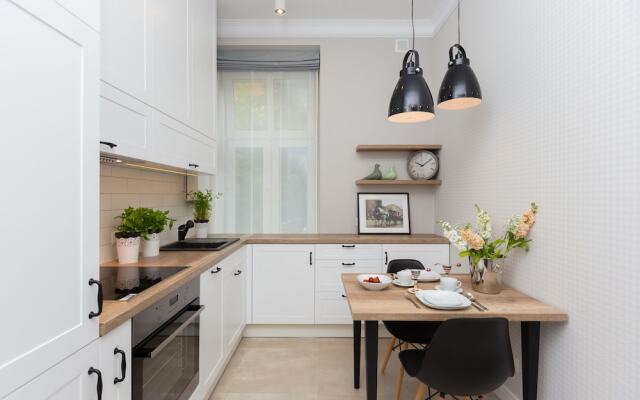 Comfy Studio Chodkiewicza by Renters