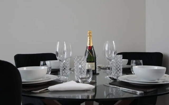 Avari Apartments - Hatton Collection