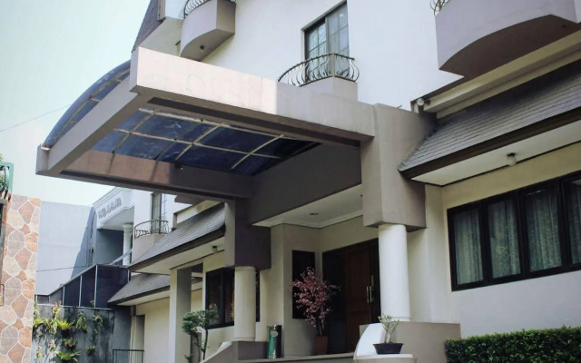 Chandra Residence